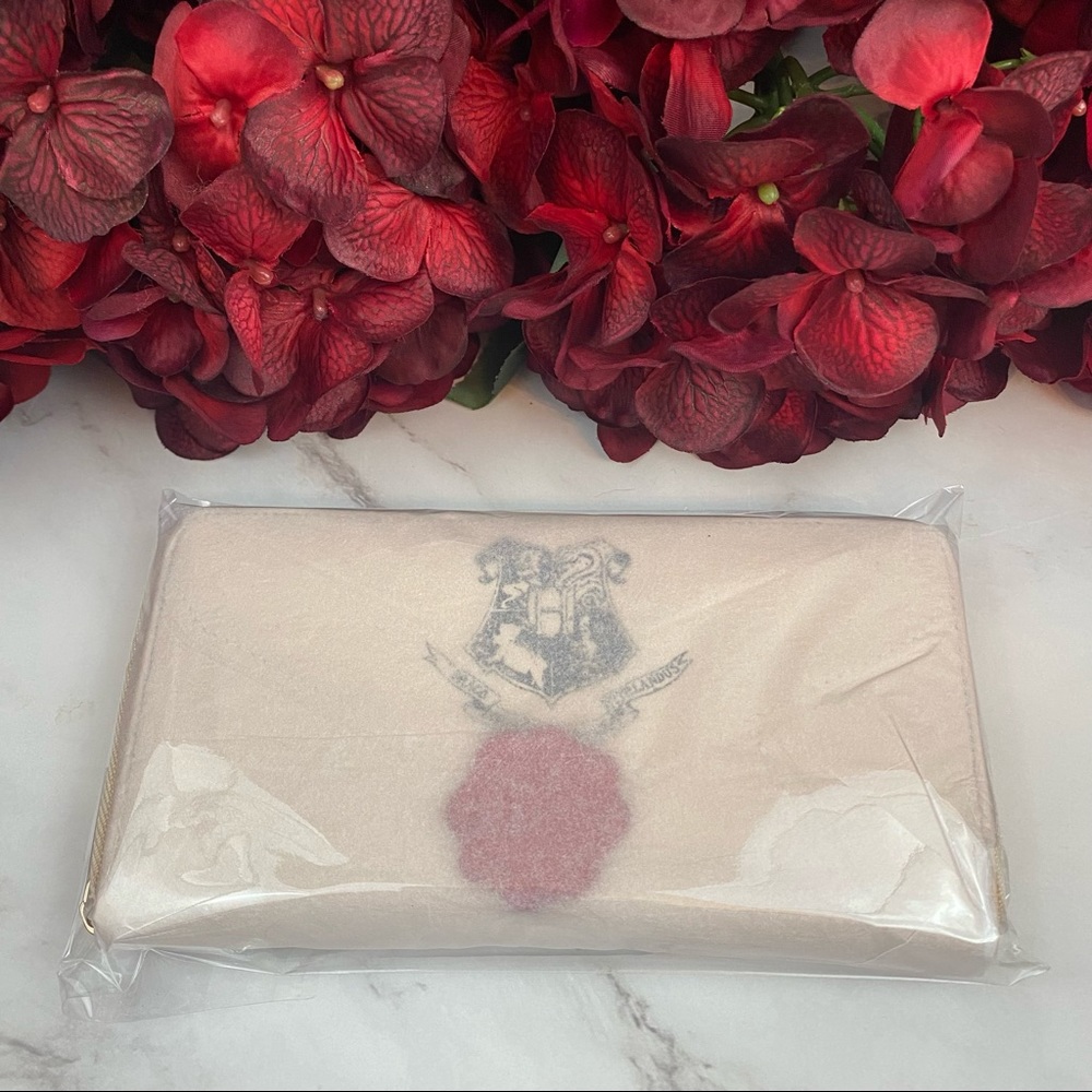 Harry Potter Hogwarts Acceptance Letter Clutch Wallet - Picture 12 of 12